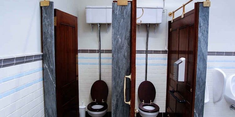 Georgia High School Decides to Remove Walls in Bathrooms and Replace with Plate Glass to Stop Students from Vaping